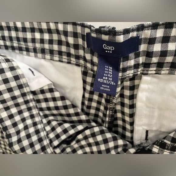 GAP Black and White Gingham Shorts - Picture 2 of 3